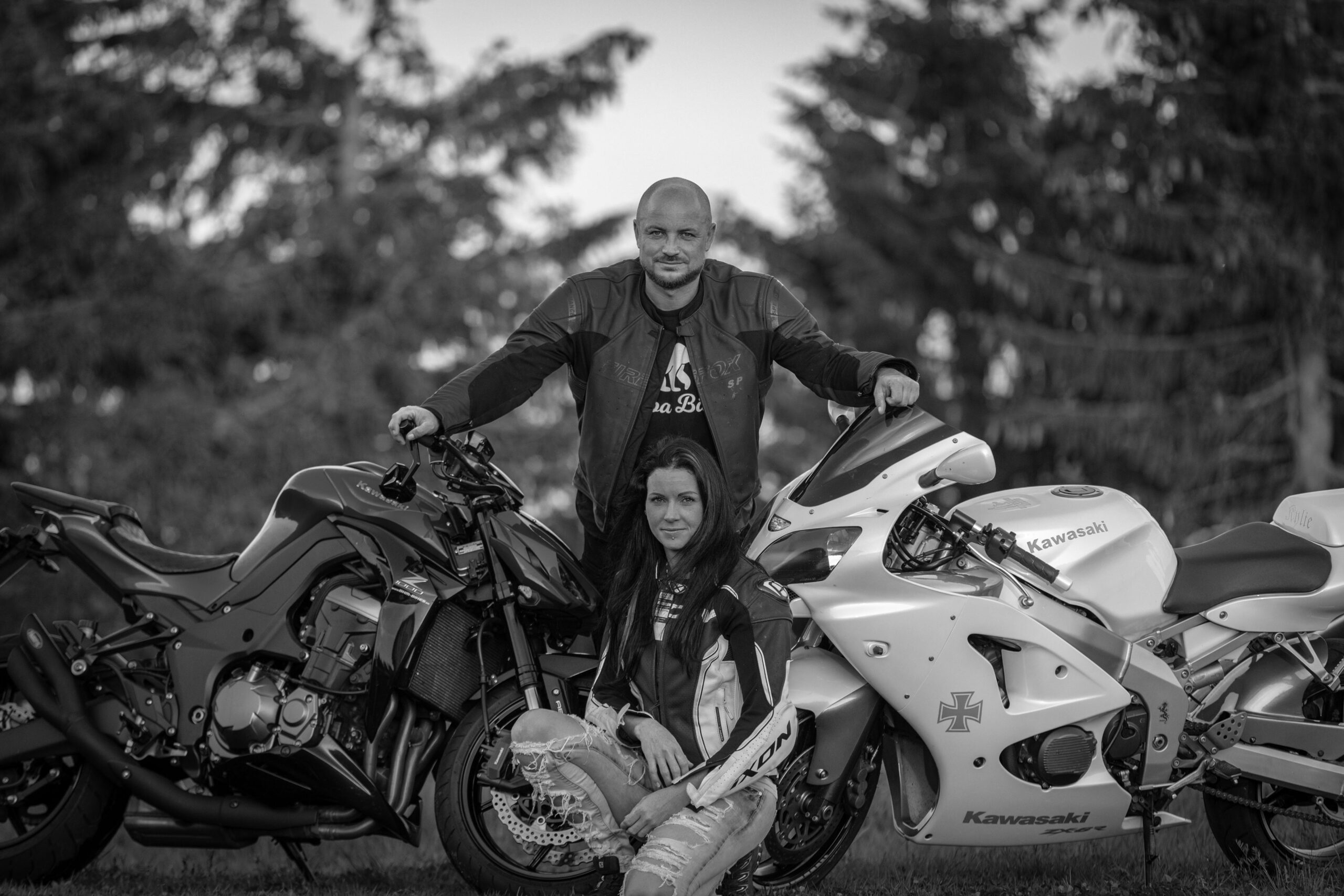 Bikercouple, Bikerpaar, Portraitfotografie, Portraits im Erzgebirge, Fotoshooting Erzgebirge, Fotoshooting in Thermalbad-Wiesenbad, Portraitshooting Annaberg-Buchholz und Umgebung,Outdoorportrait