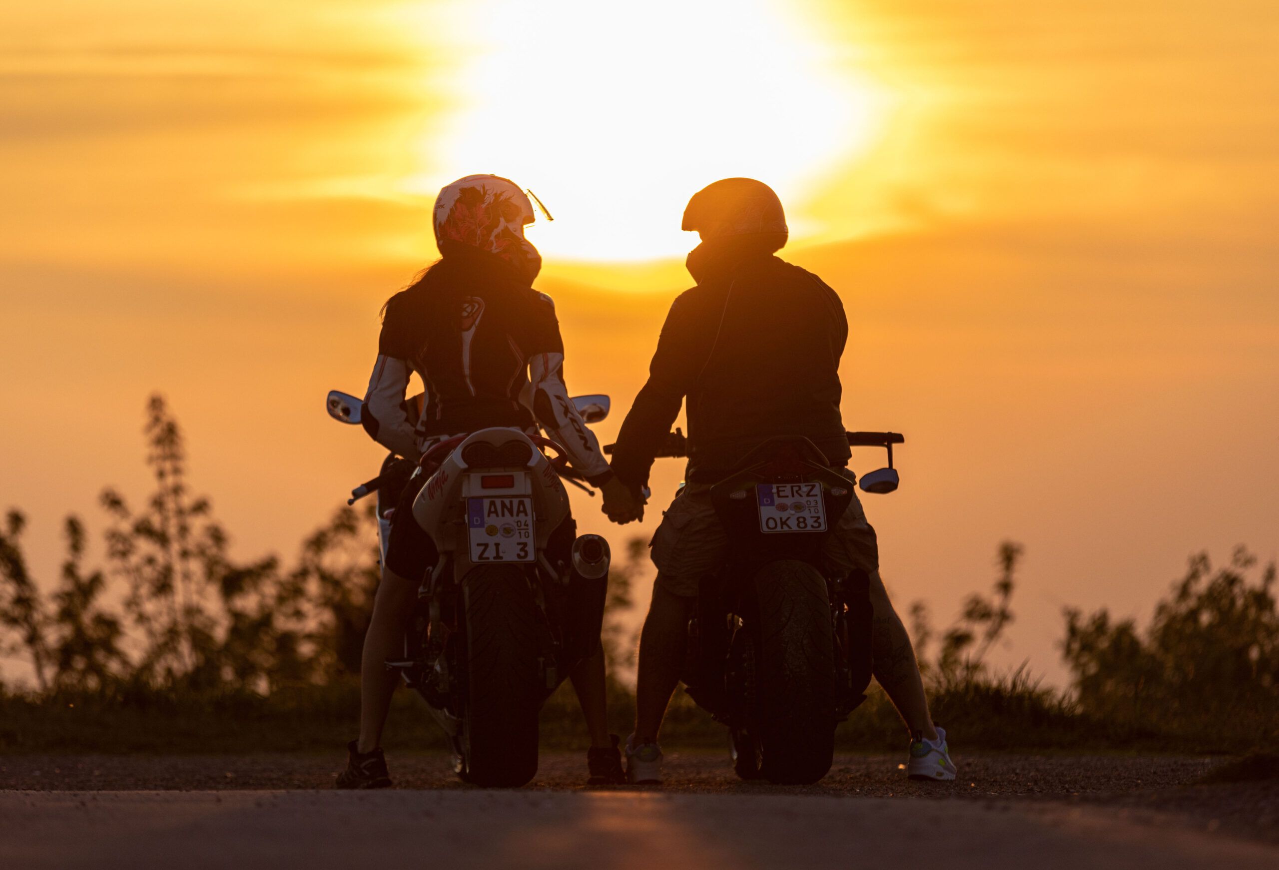 Bikercouple im Sonnenuntergang, Portraitfotografie, Portraitfotografie im Erzgebirge, Fotoshooting Erzgebirge, Fotoshooting in Thermalbad-Wiesenbad, Portraitshooting Annaberg-Buchholz und Umgebung,Outdoorportrait