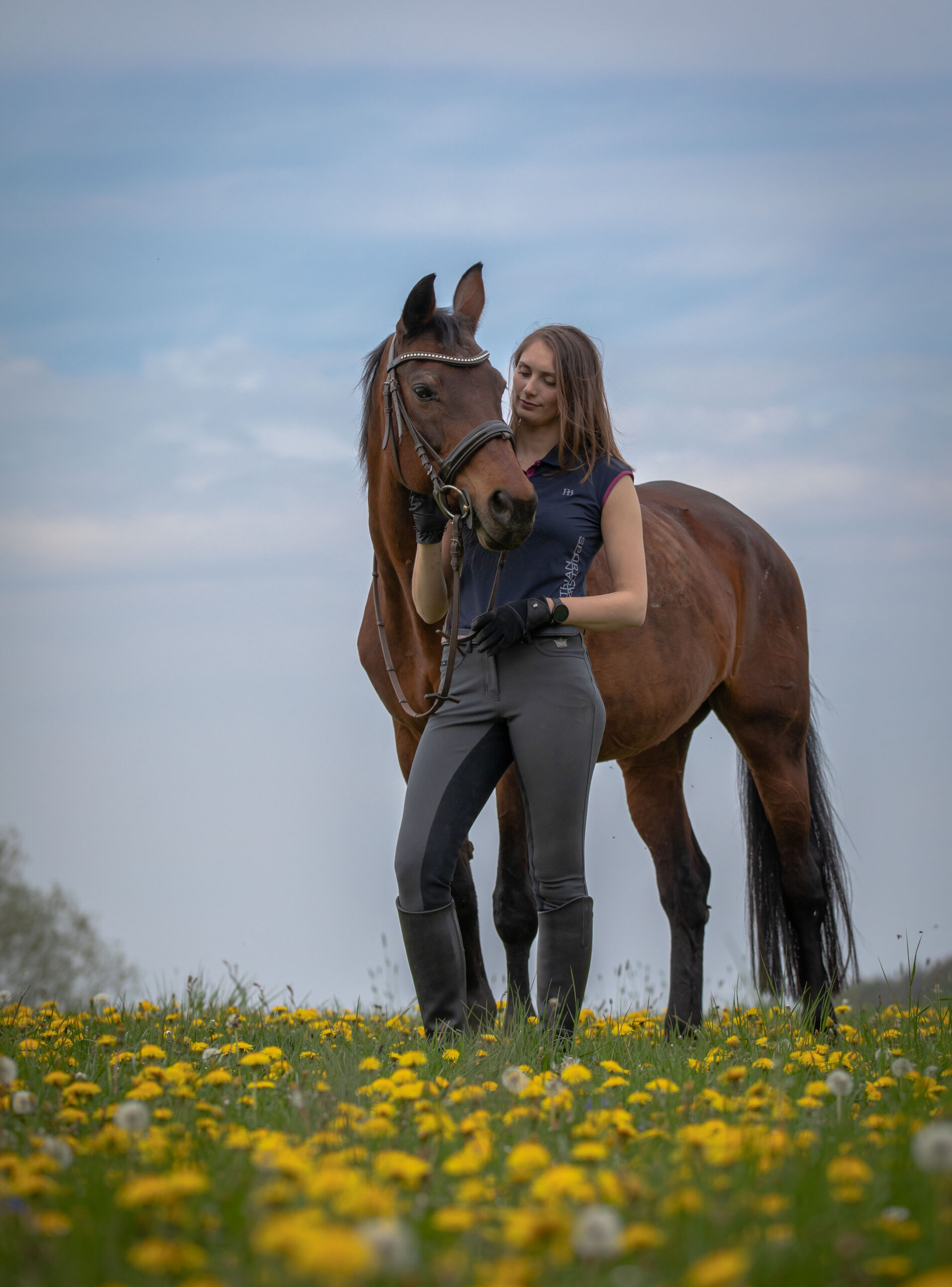 Reiterin mit Pferd, emotionale Pferdeportraits, Horselovers, Pferdemädchen, Pferdeliebe