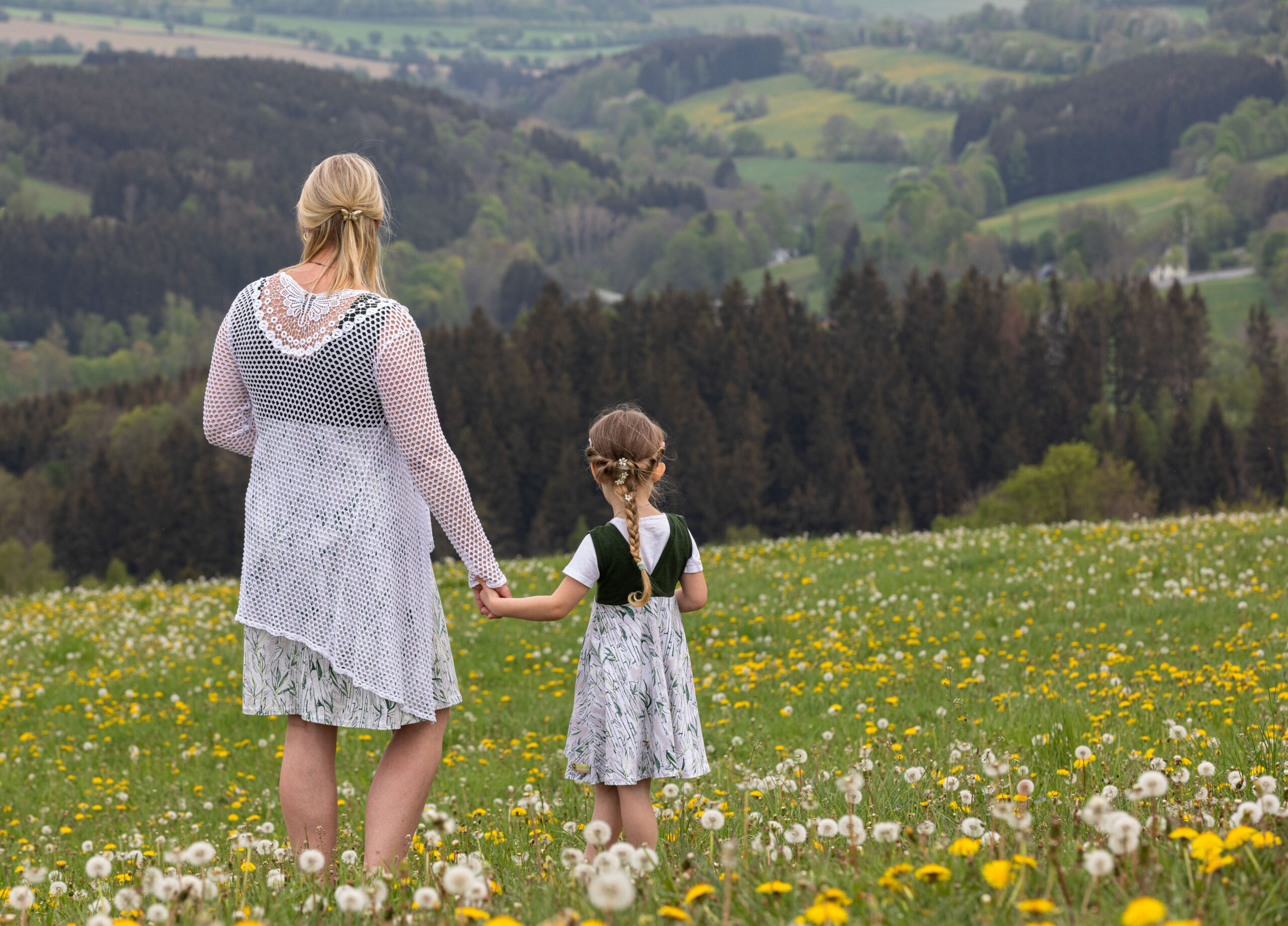 Mutter und Tochter, Portraitfotografie, Portraitfotografie im Erzgebirge, Fotoshooting Erzgebirge, Fotoshooting in Thermalbad-Wiesenbad, Portraitshooting Annaberg-Buchholz und Umgebung,Outdoorportrait