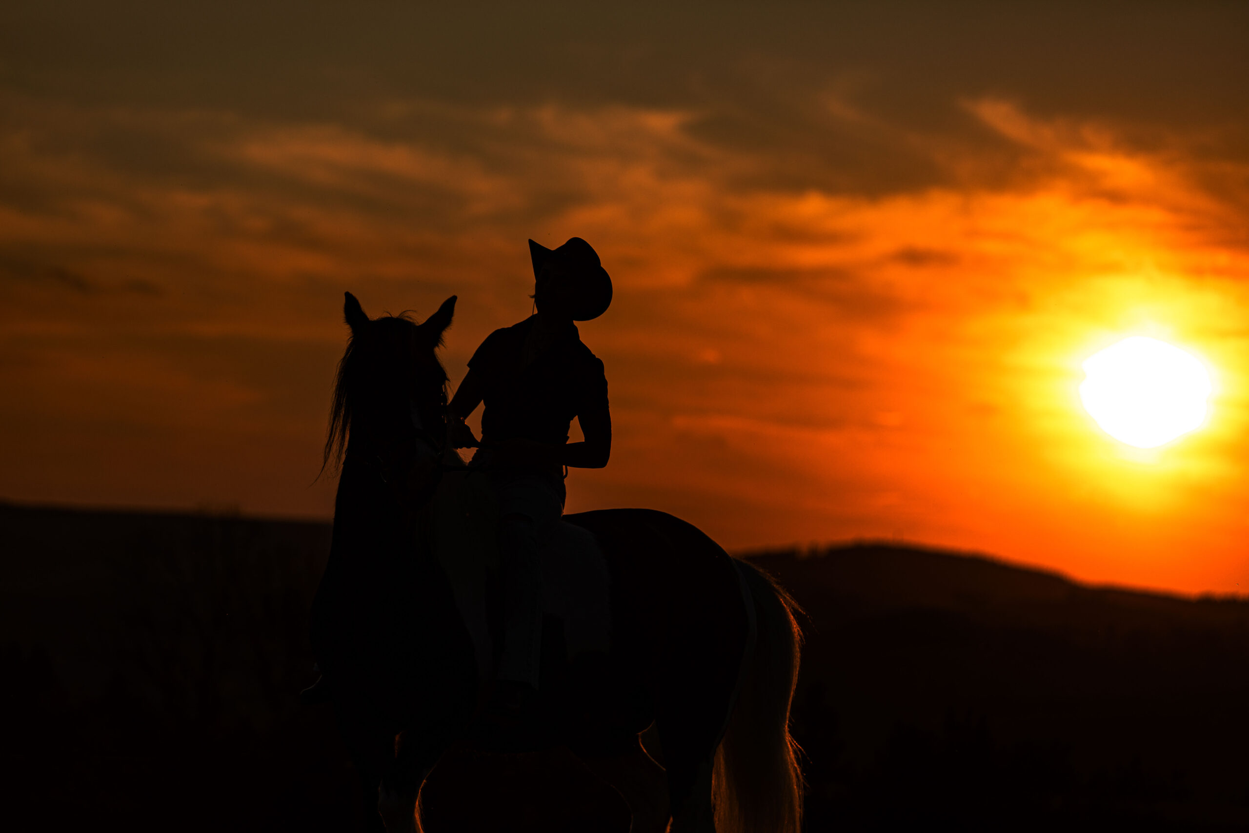 Reiterin im Sonnenuntergang