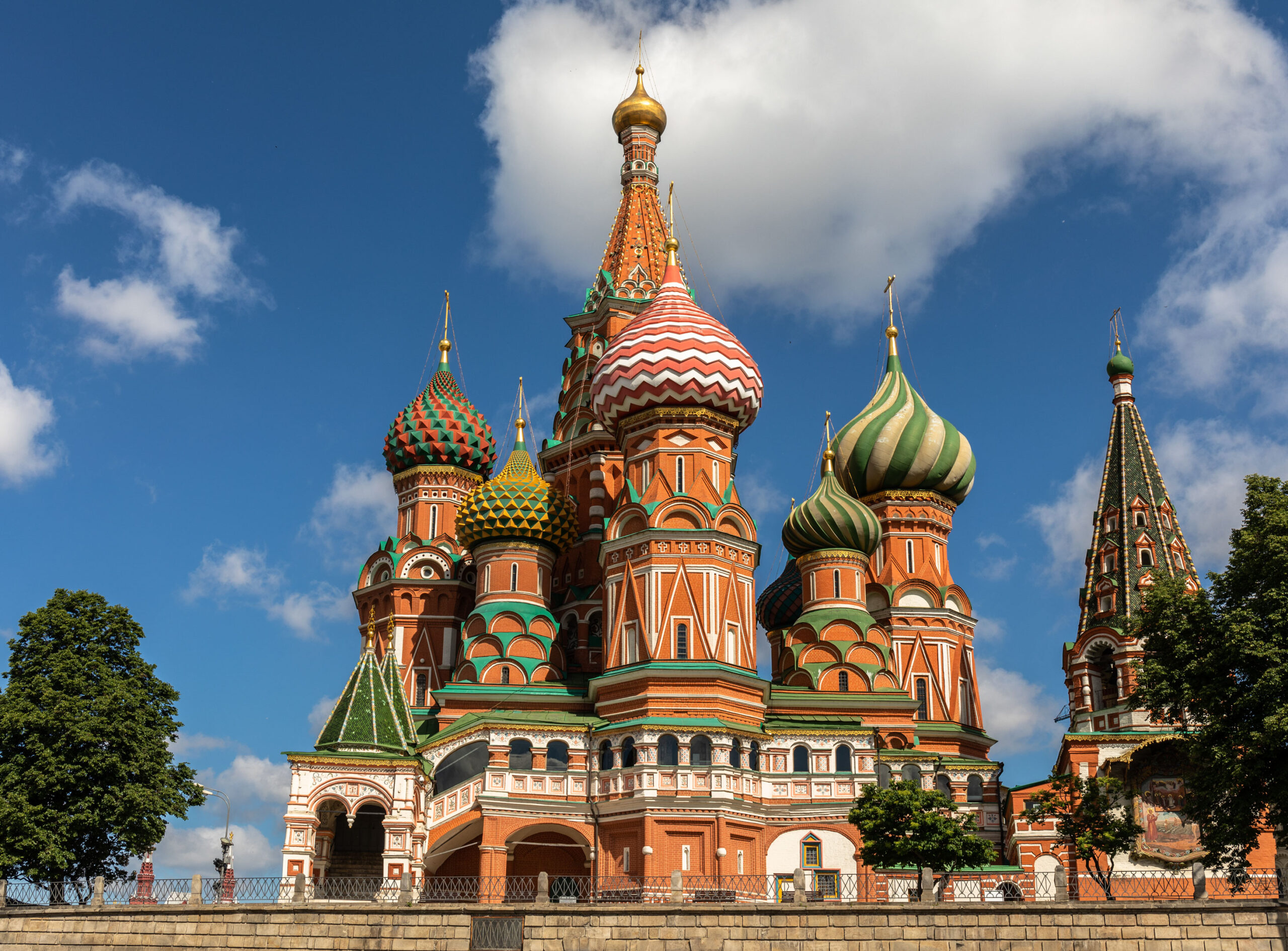 Seit 1990 Welterbe der UNESCO ein Besuchermagnet am Roten Platz in Moskau ist die Basiliuskathedrale