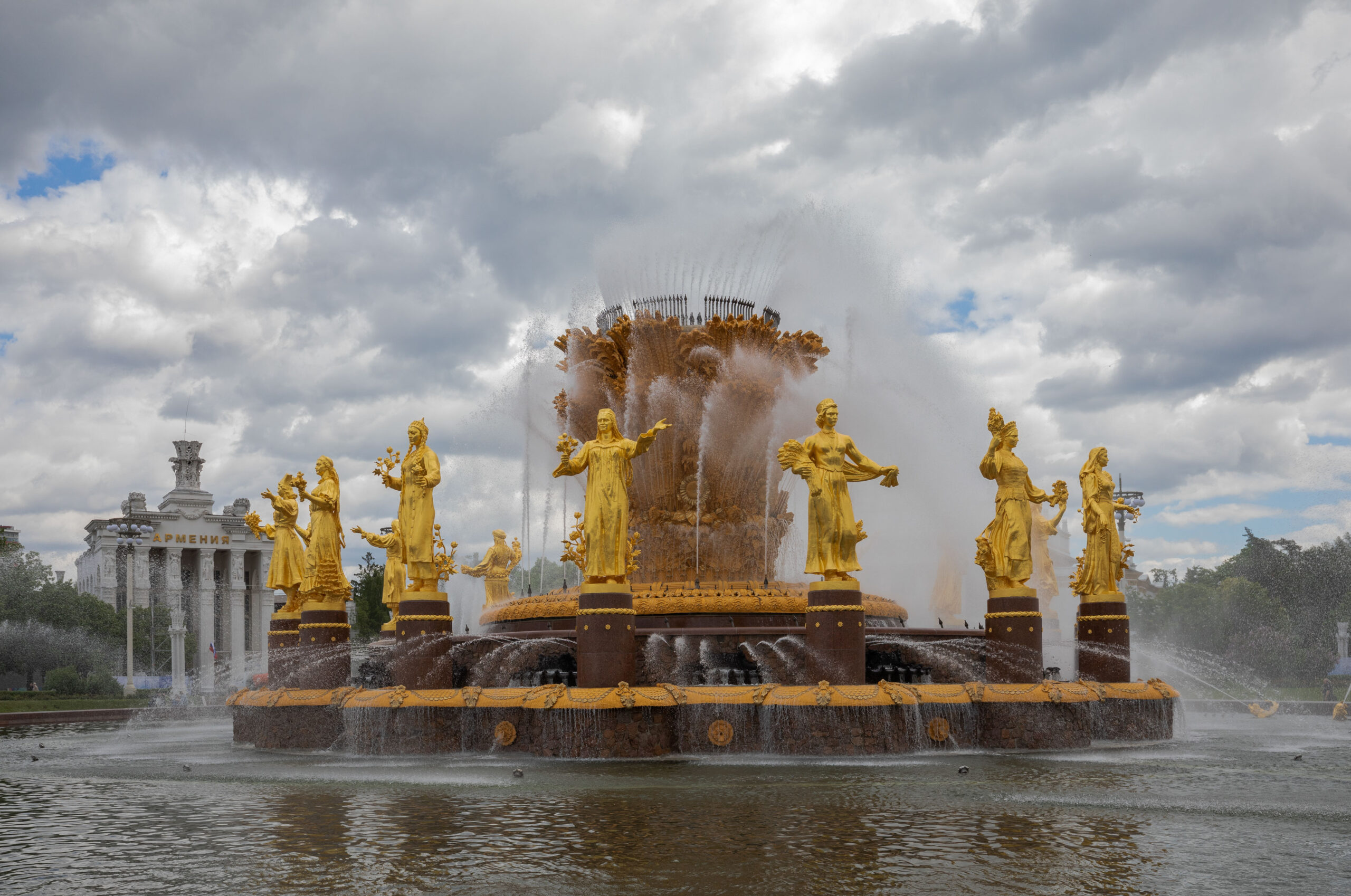 Auf dem Gelände des Allrussischen Austellungszentrums in Moskau befindet sich der beeindruckende Brunnen der Völkerfreundschaft