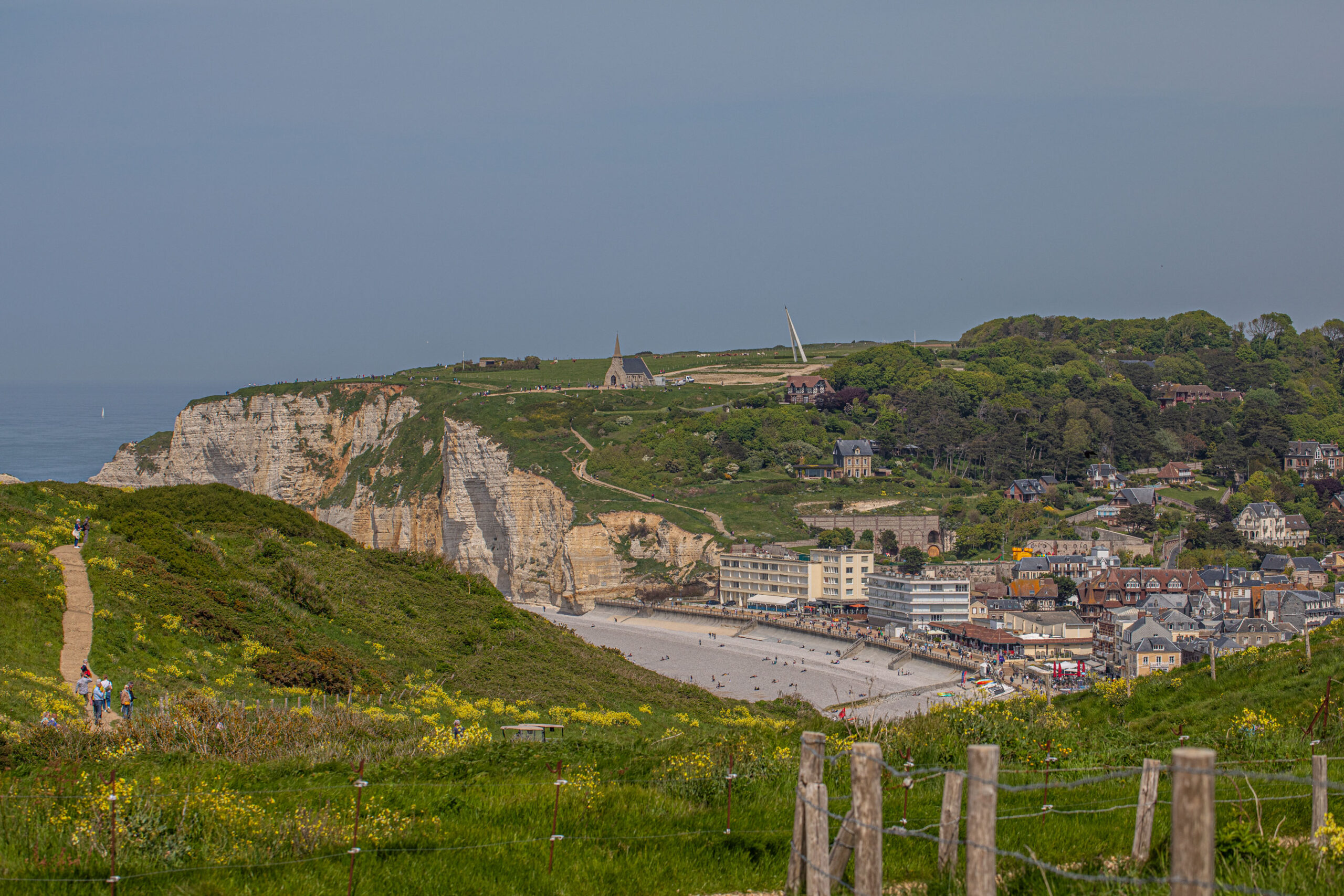 Blick auf Étretat in der Normandie