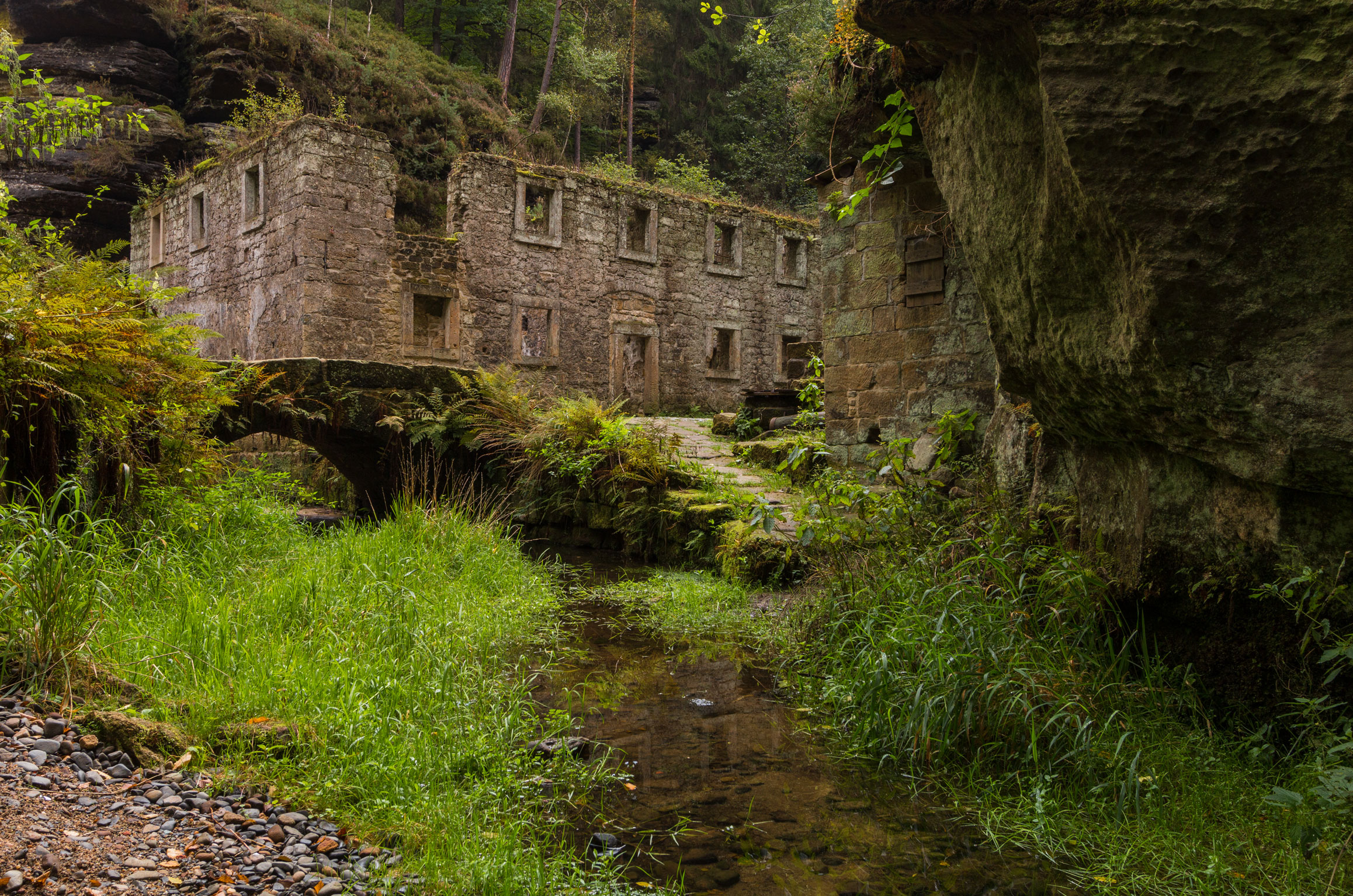 Verwunschener Ort in der böhmischen Schweiz, die alte Grundmühle bei Hrensko