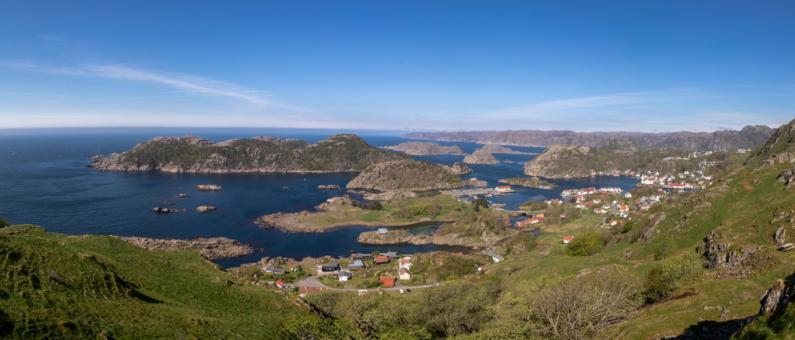 Auf dem Hausberg der Insel Hydra hat man eine wunderbare Aussicht auf das Fischerdorf Kirkehamn