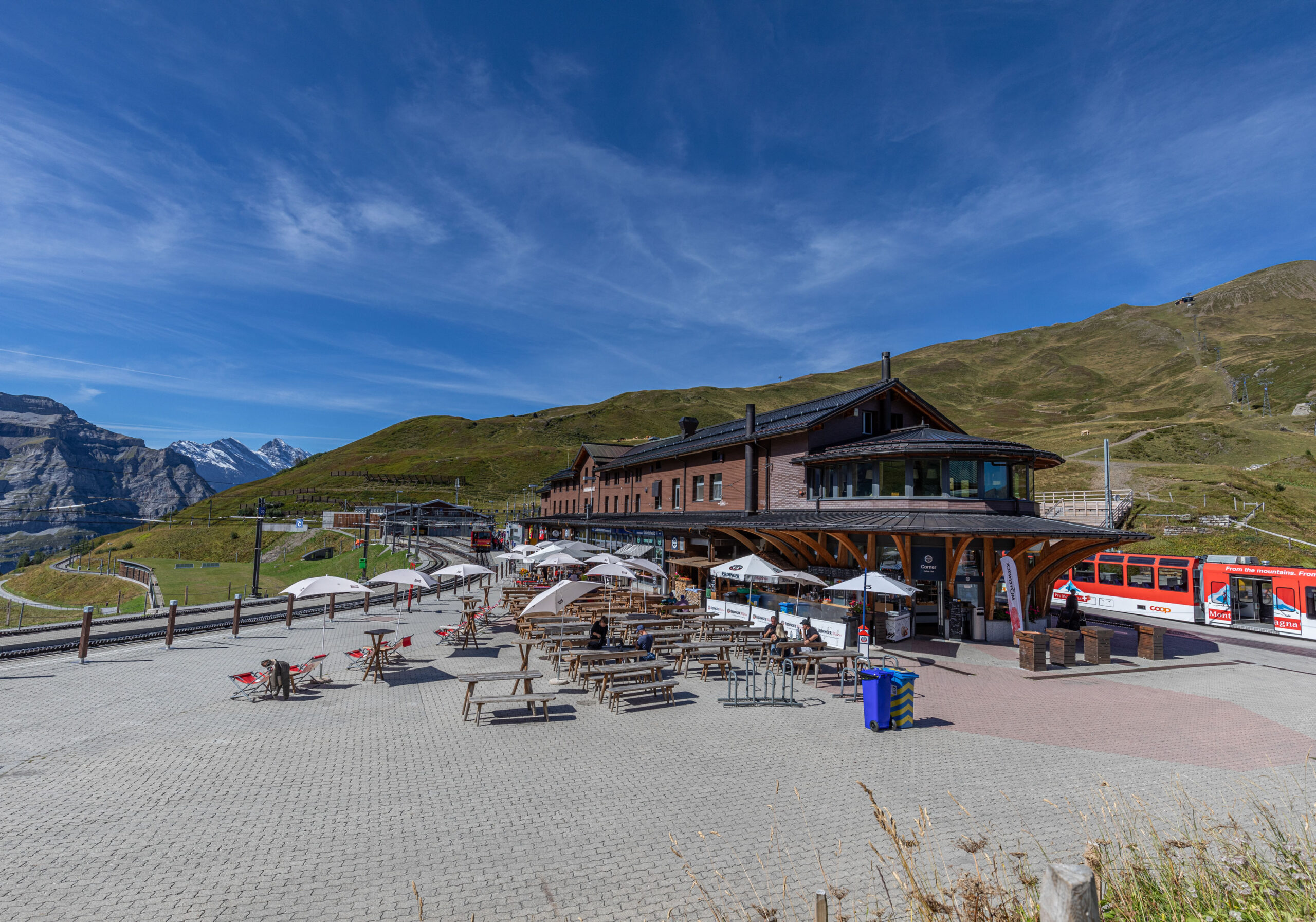 Der Bahnhof kleine Scheidegg unterhalb des Eiger