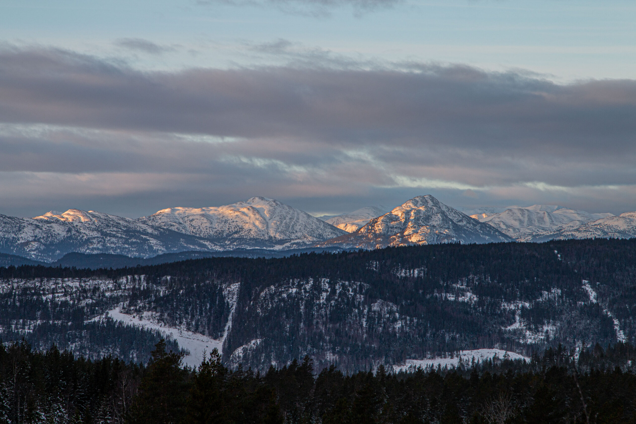 Mächtige Gebirgszüge prägen das Landschaftsbild von Norwegen