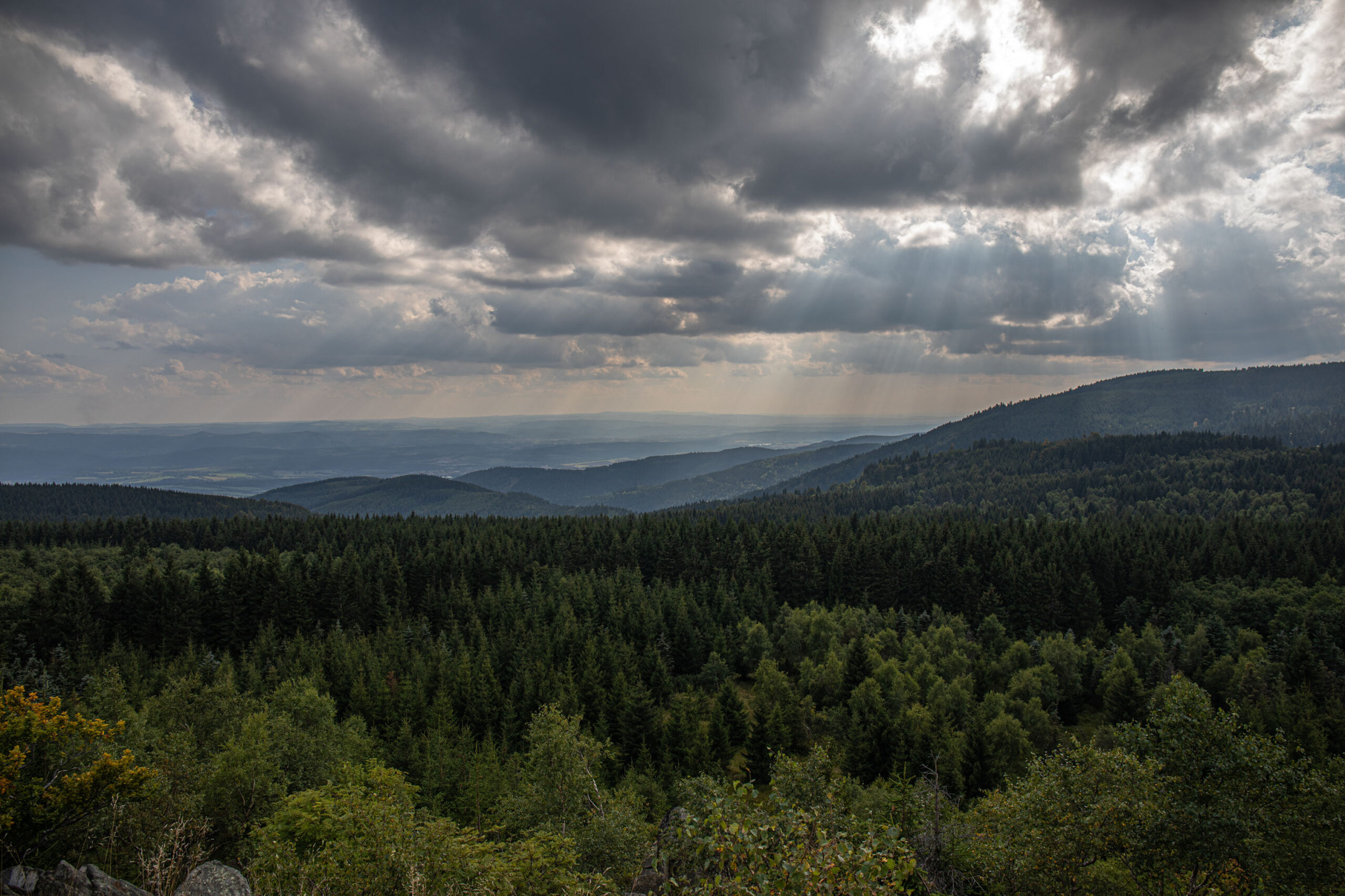 Vom Wirbelstein hat man einen herrlichen Blick ins Böhmische Erzgebirge