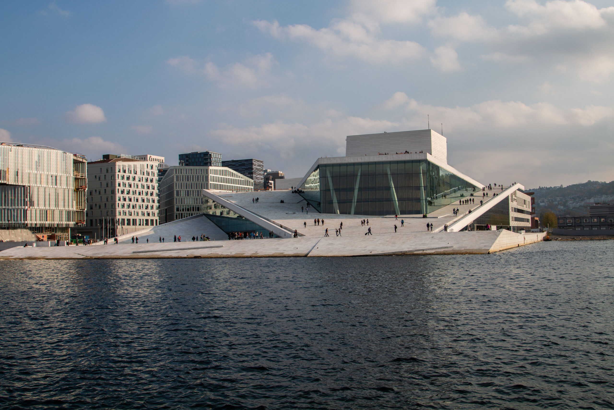 Moderne Architektur finden wir in der Oper von Oslo