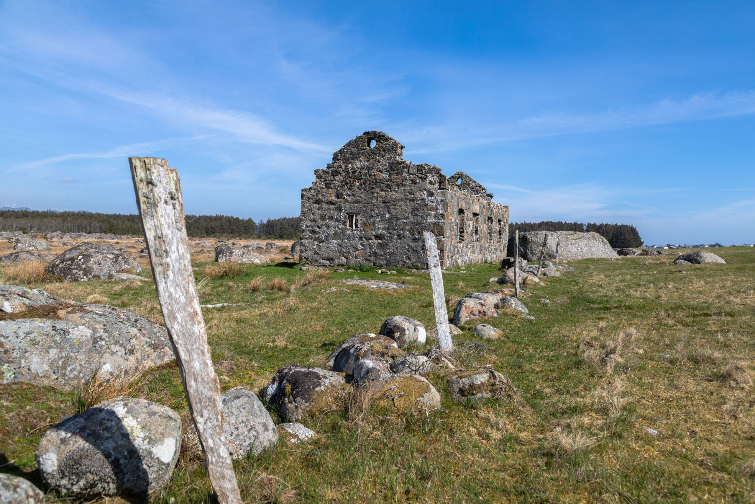 Verfallenes Haus an der Südküste von Norwegen