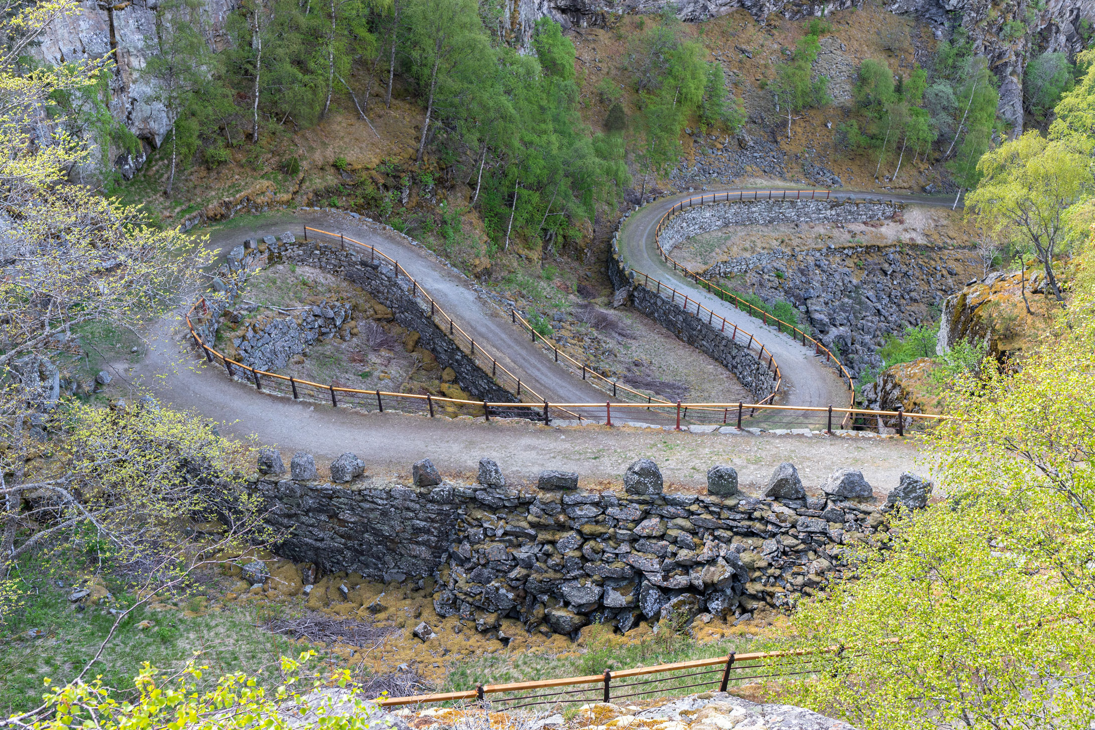 Die alte Passstraße Vindhellavegen findet man bei Burgund am Sognefjord