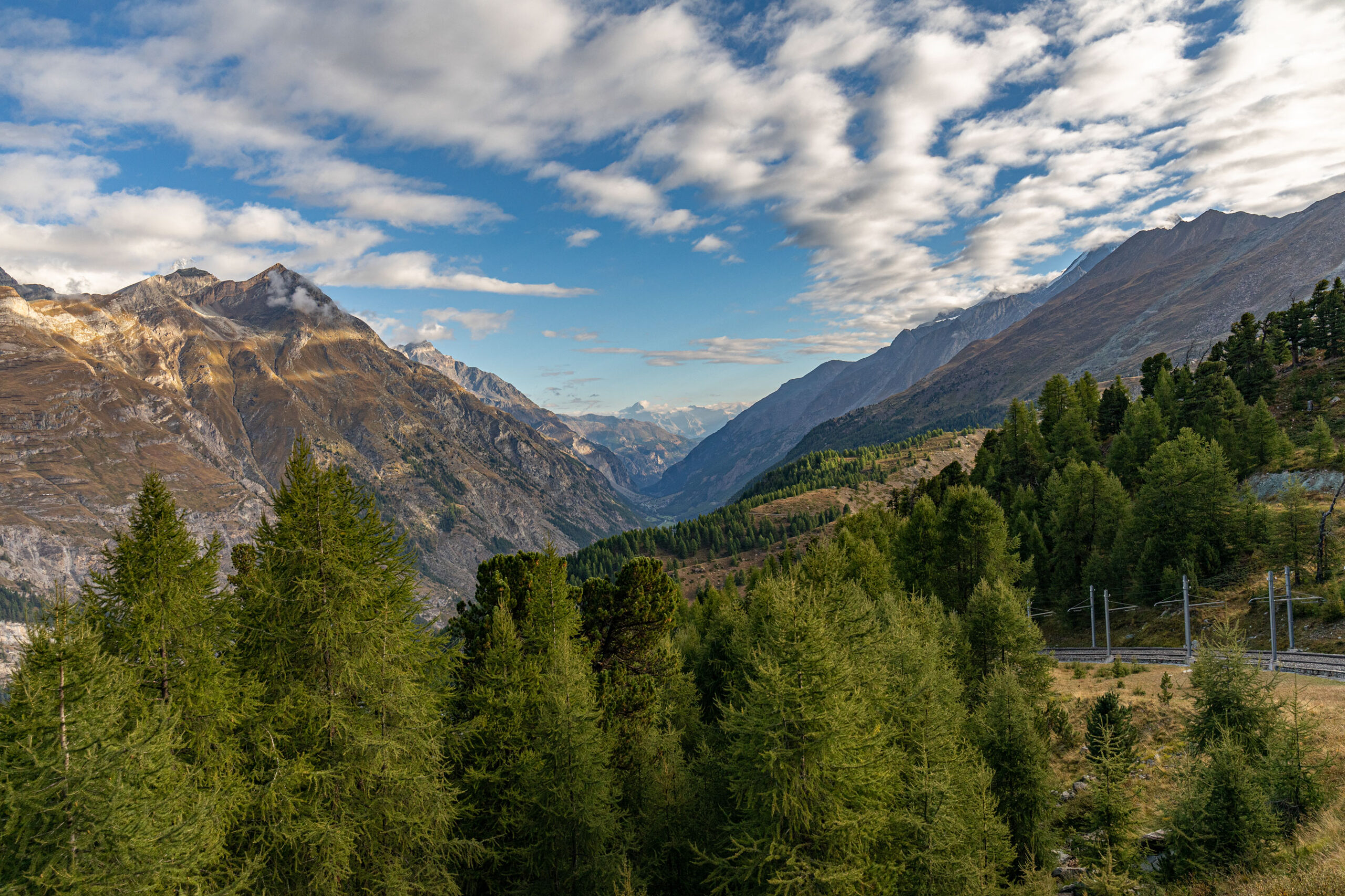 Blick ins Tal aus der Gornergratbahn