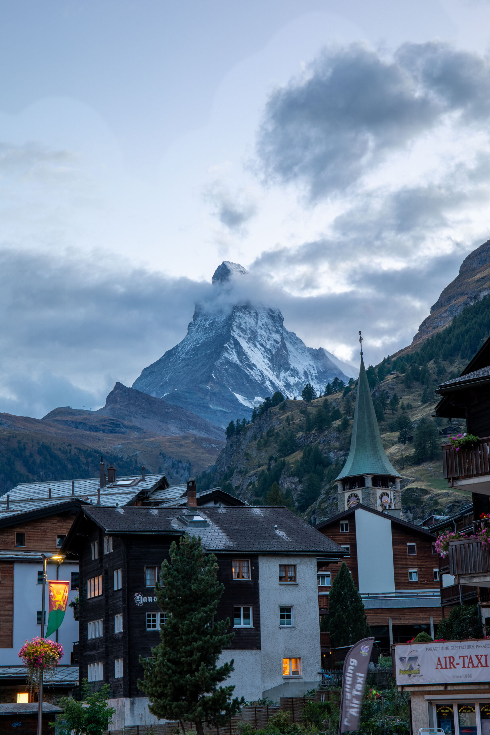 Aus dem Zentrum von Zermatt Blick zum Matterhorn