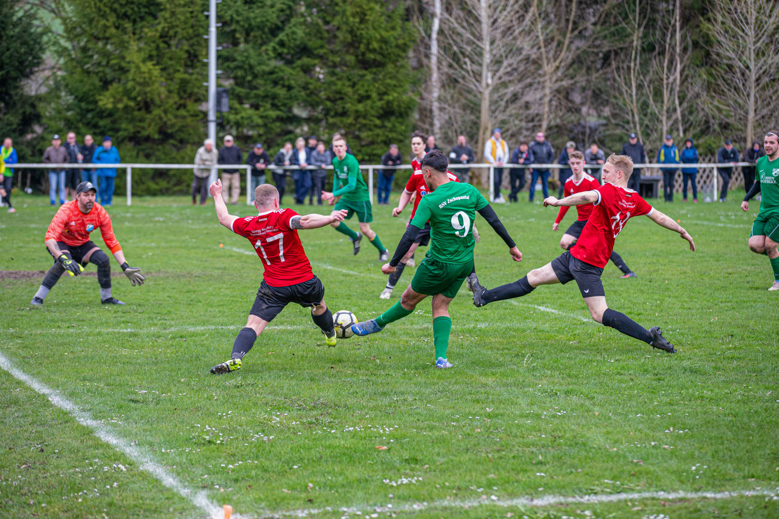 Fotoshooting Fussballspiel Wiesa gegen Neundorf. Derby Eintracht Zschopautal. Fussballshooting in Wiesa. Sport und Freizeit im Verein