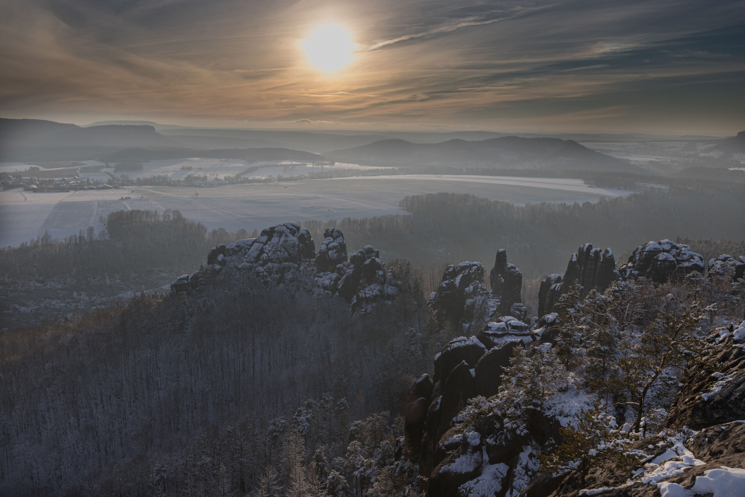 Sonnenaufgang im winterlichen Elbsandsteingebirge