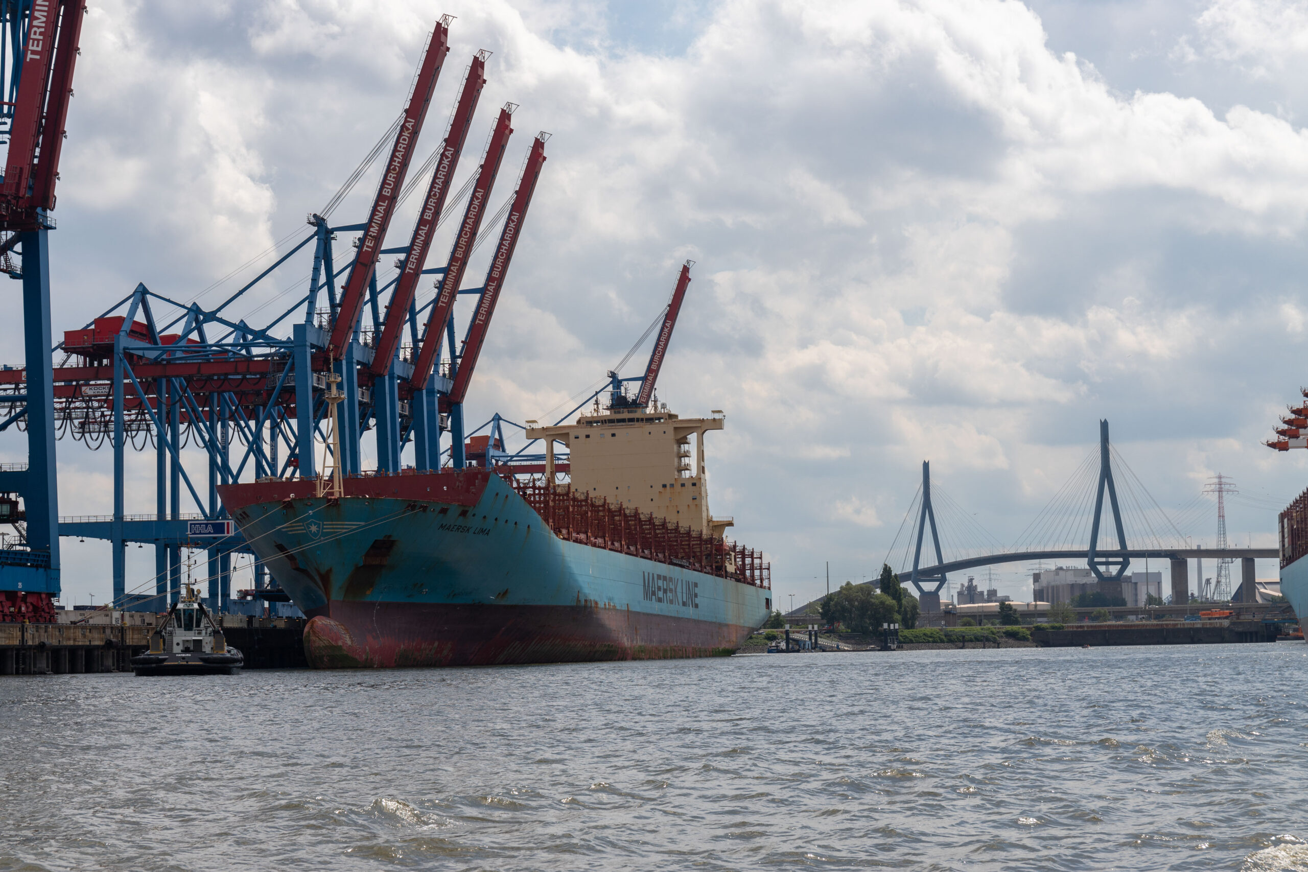 Containerschiff im Terminal Burchardkai, Hamburger Hafen, Köhlbrandbrücke im Hintergrund, Containerschiff