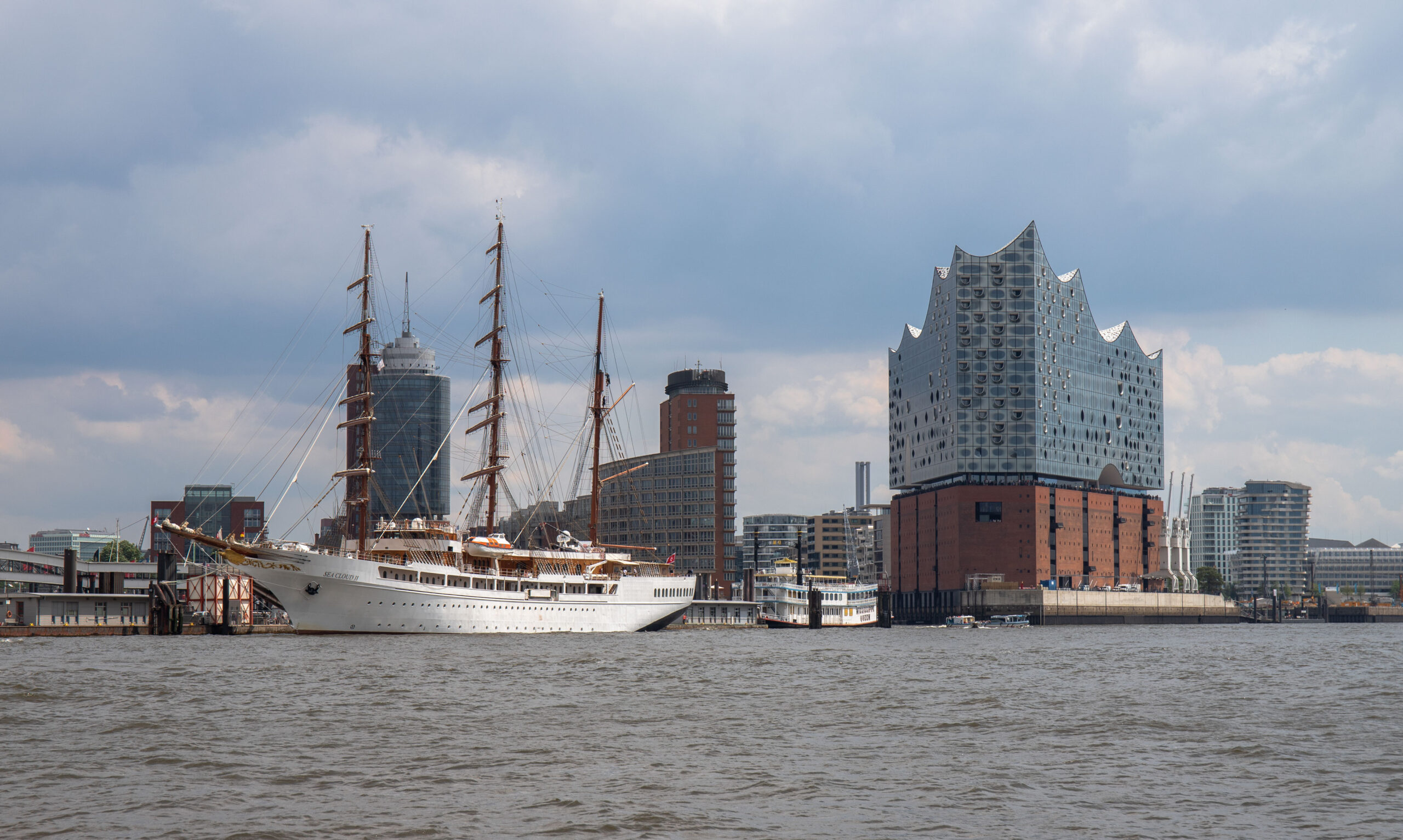 Elbphilharmonie in Hamburg, Hafenrundfahrt Hamburg