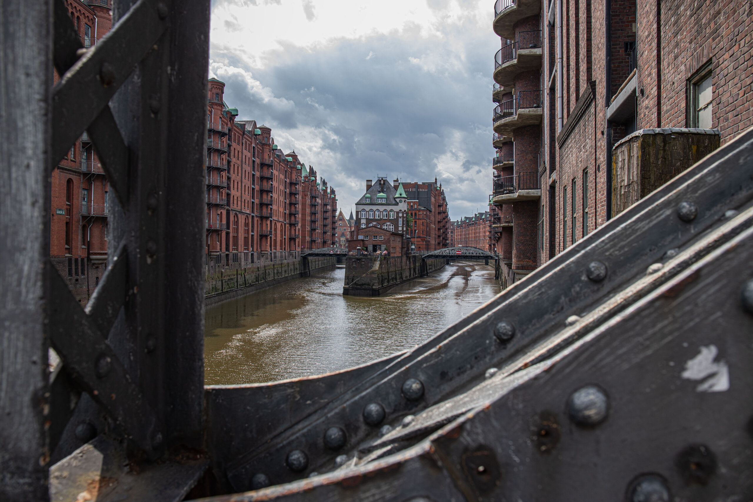 Das Wasserschloss in der Speicherstadt bei Tag