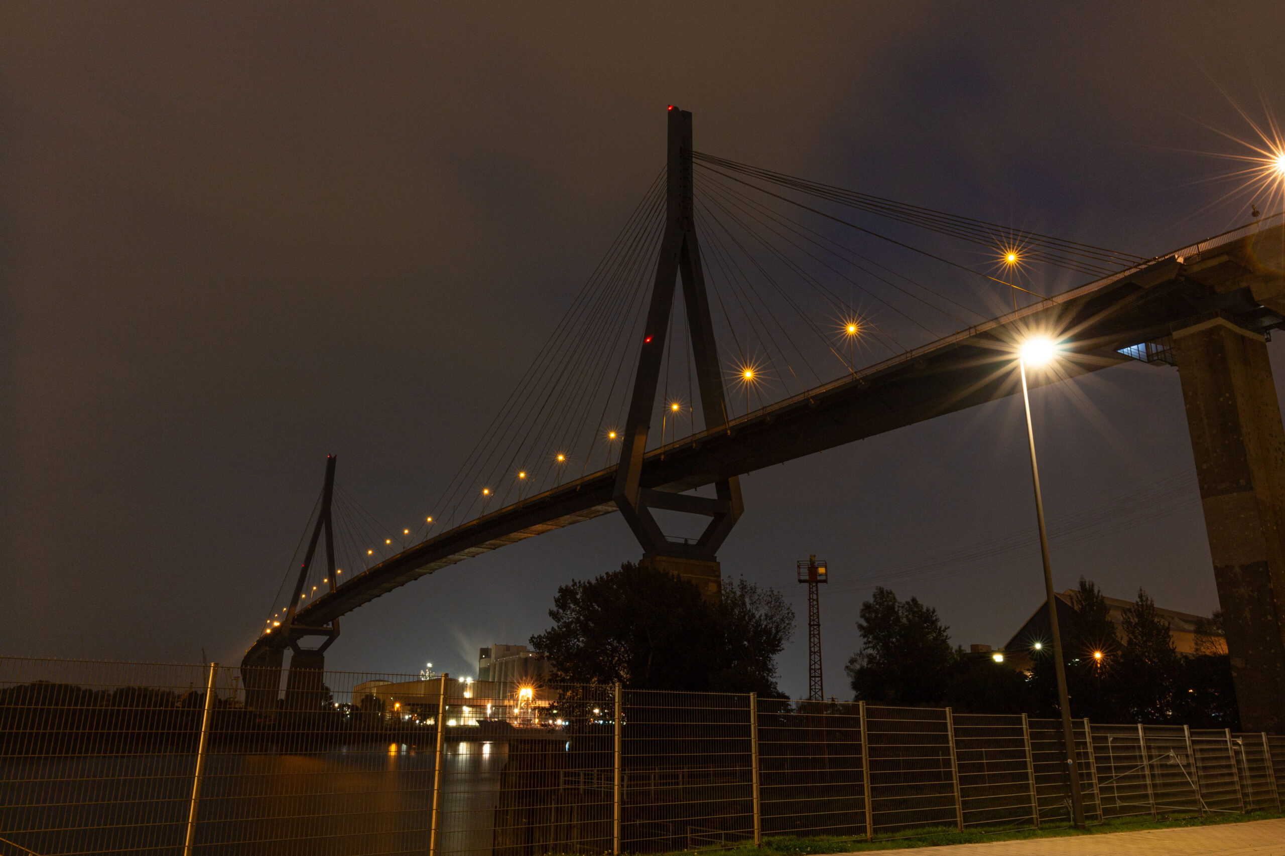 Köhlbrandbrücke mit Beleuchtung