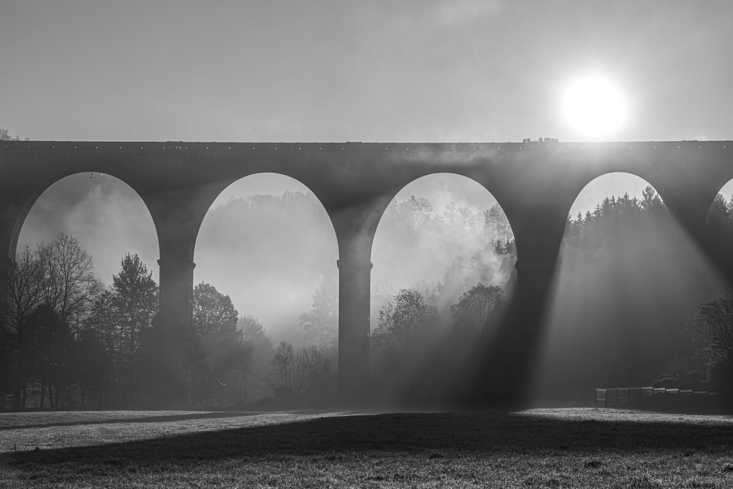 Hetzdorfer Viadukt im nebligen Sonnenuntergang