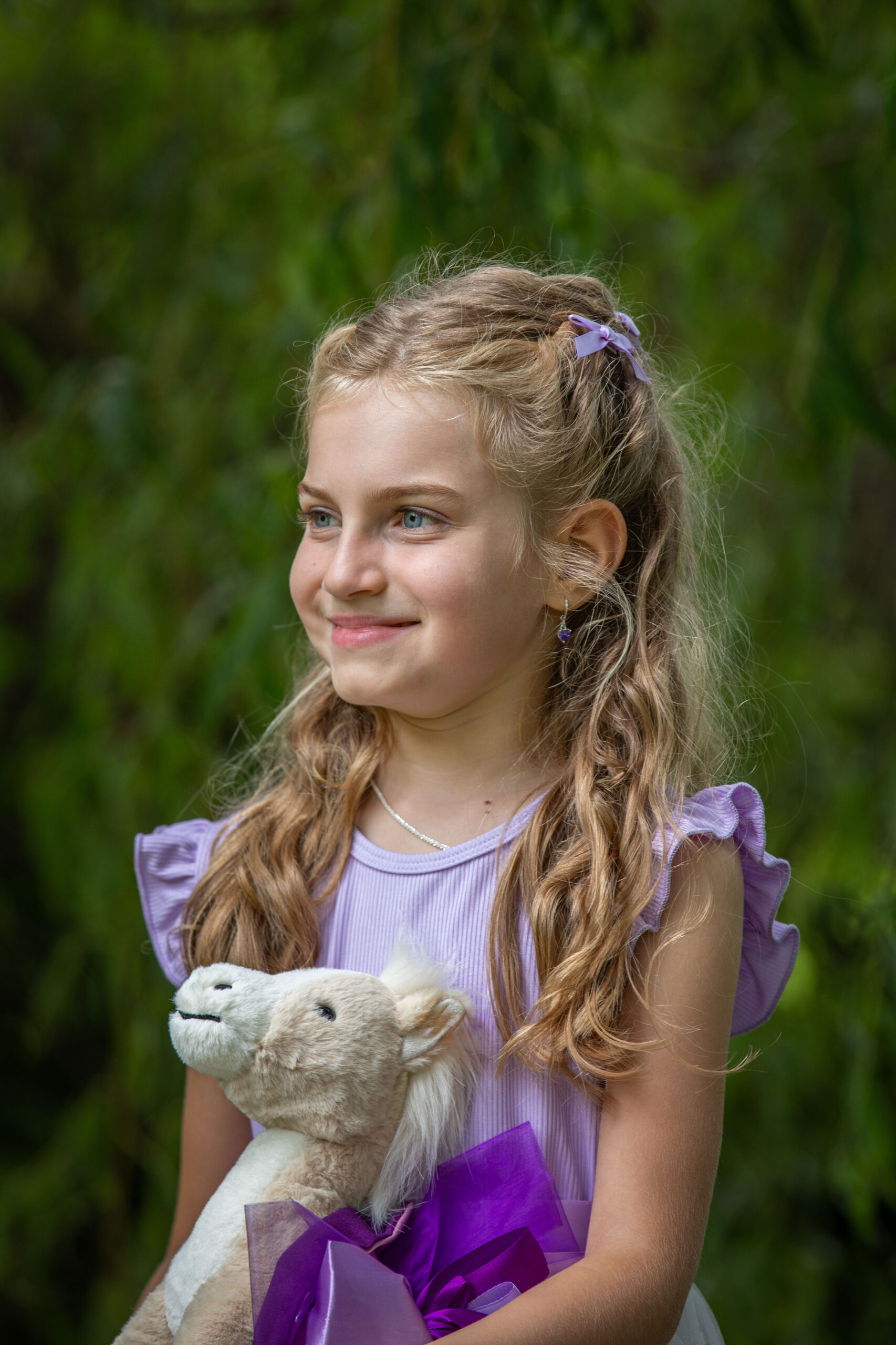 Lächelndes Junges Mädchen beim Schulanfang