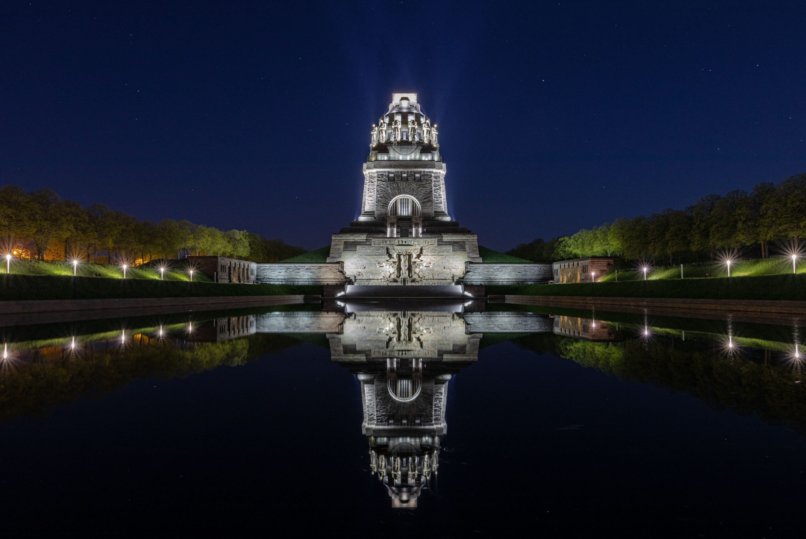 Völkerschlachtdenkmal bei Nacht