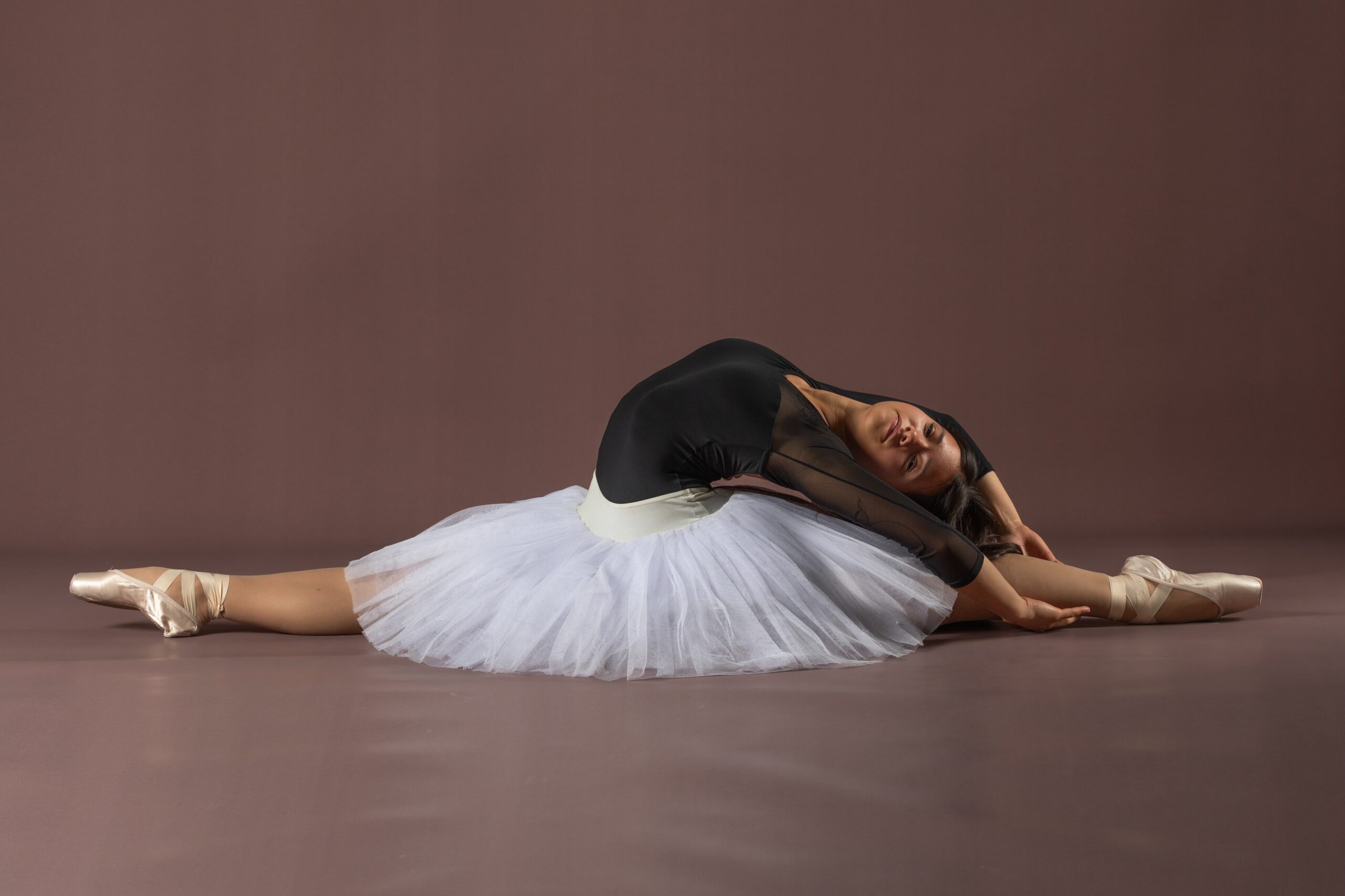 Ballerina in liegender Pose