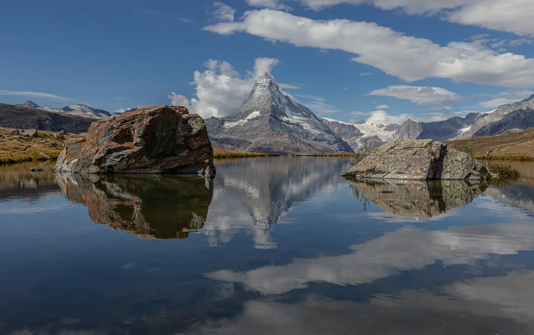 Landschaftsfotografie des Stellisees in der Schweiz in dem sich das Matterhorn spiegelt